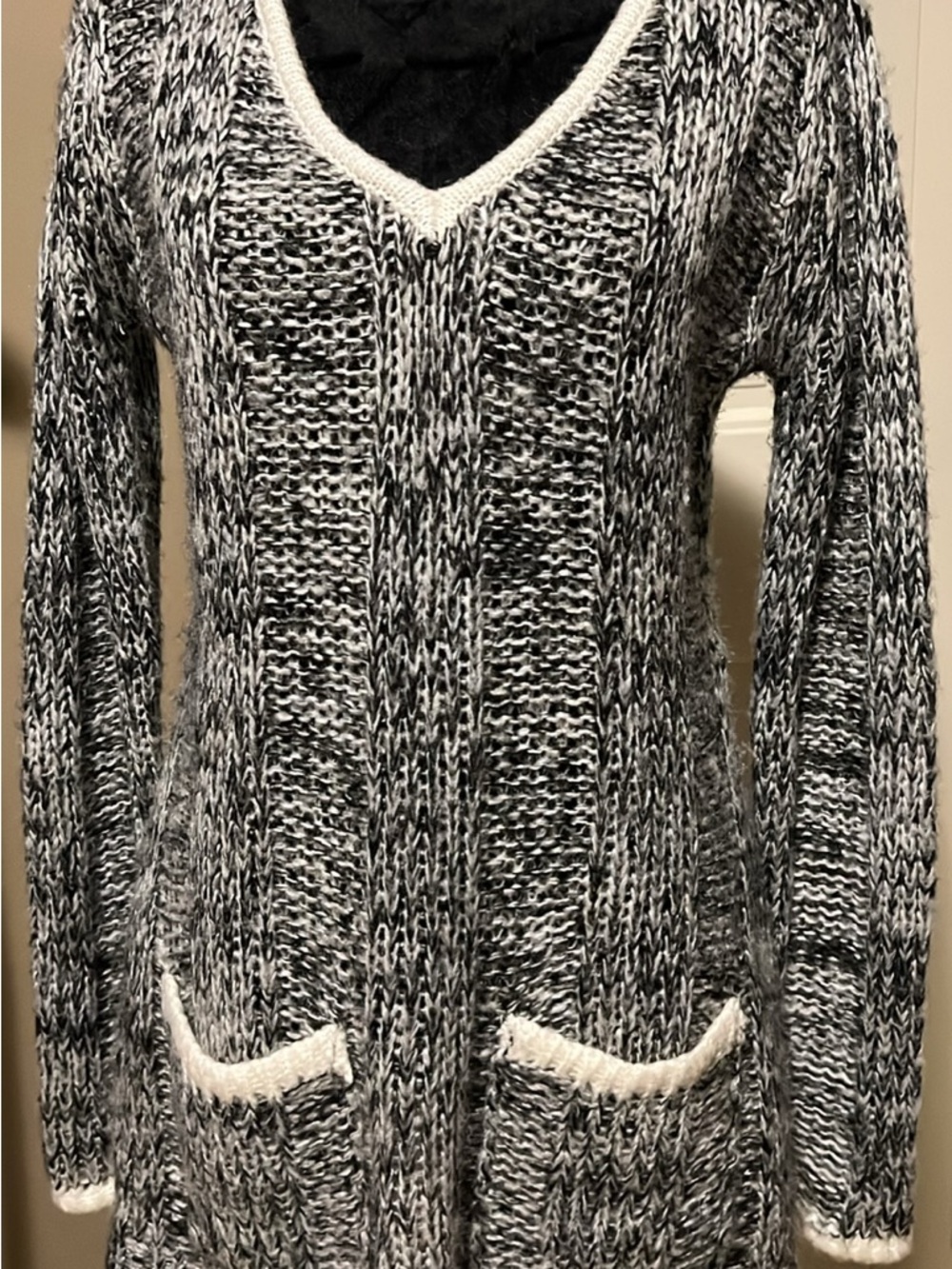 River Island Black & White Marled V-Neck Longline Sweater